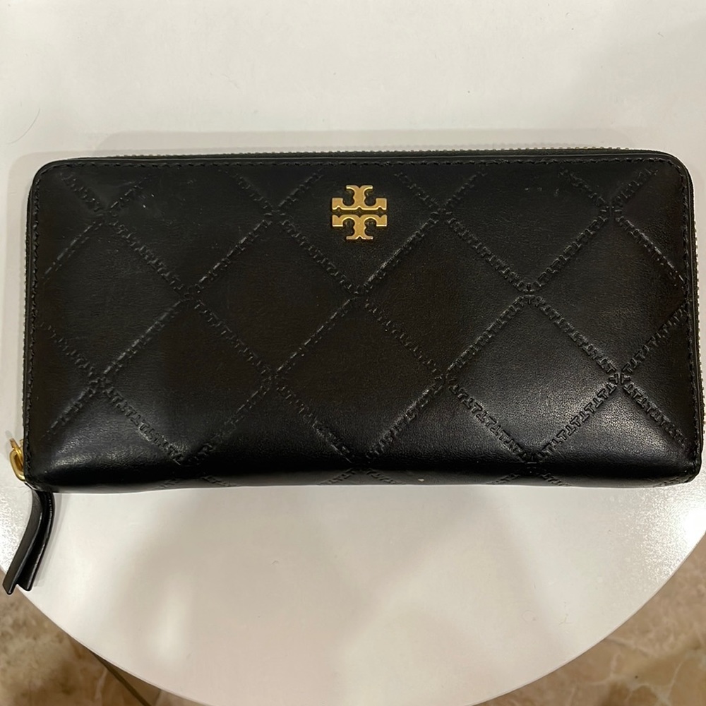 Black leather tory burch wallet
